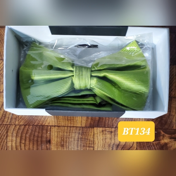 Pre-Tied Bow Ties by Stacy Adams - (BT - 132 - 135) - Picture 3 of 4